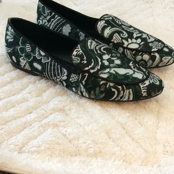 Zara Shoes - Zara embroidered loafer